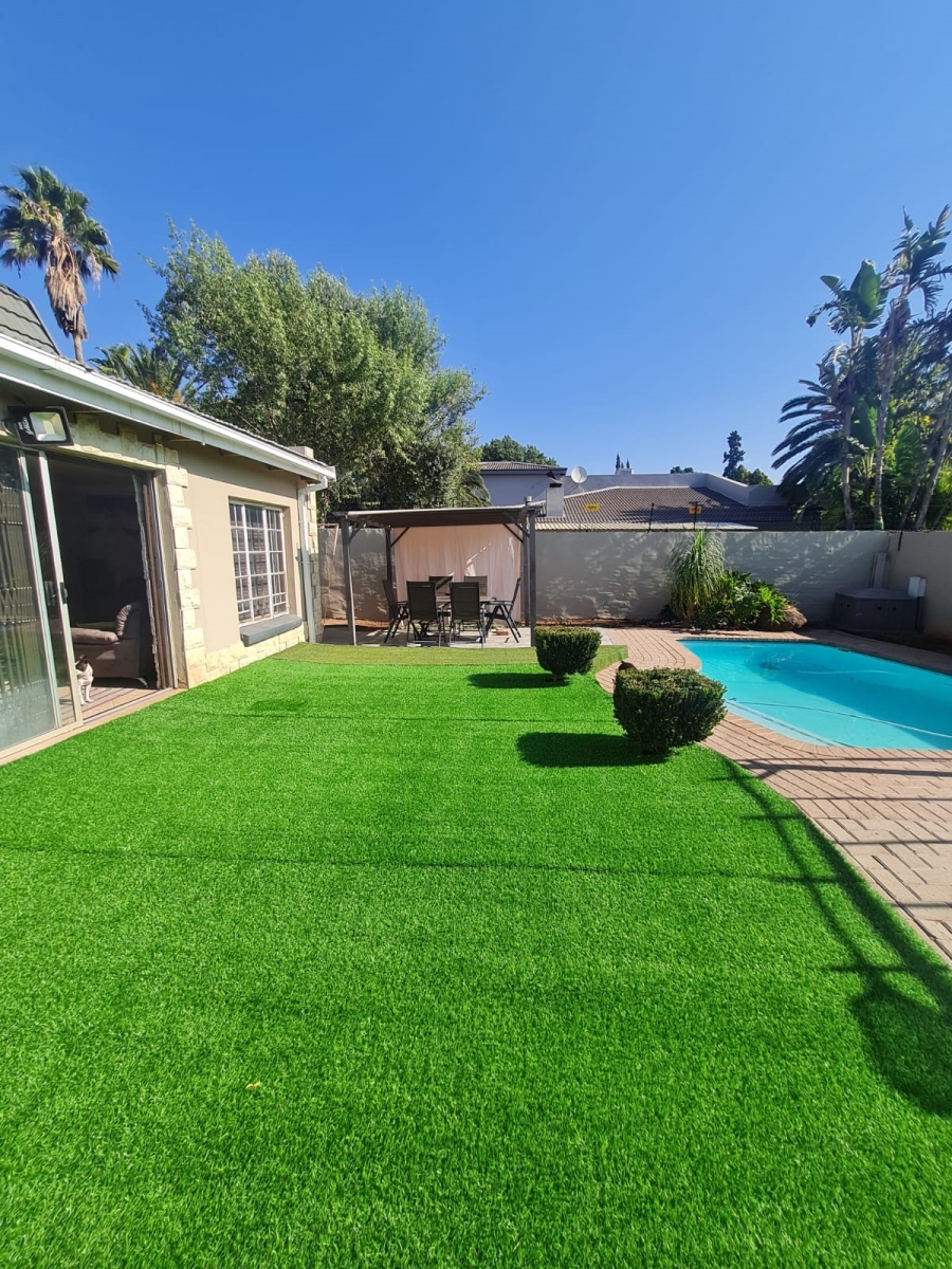 4 Bedroom Property for Sale in Rhodesdene Northern Cape